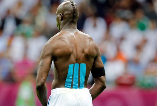 Cosa sono le fasce blu di Balotelli? article-post
