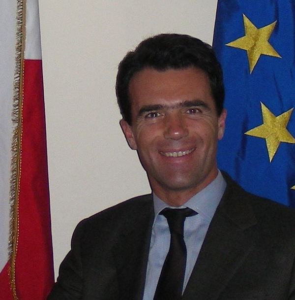 La crociata di Di Maio per togliere la cittadinanza a Sandro Gozi