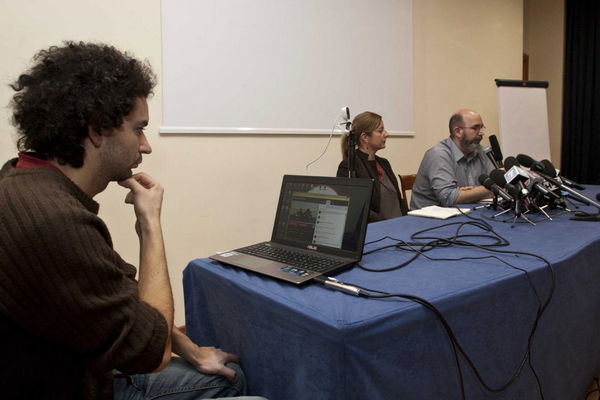 E i grillini litigano sugli 11mila euro di stipendio