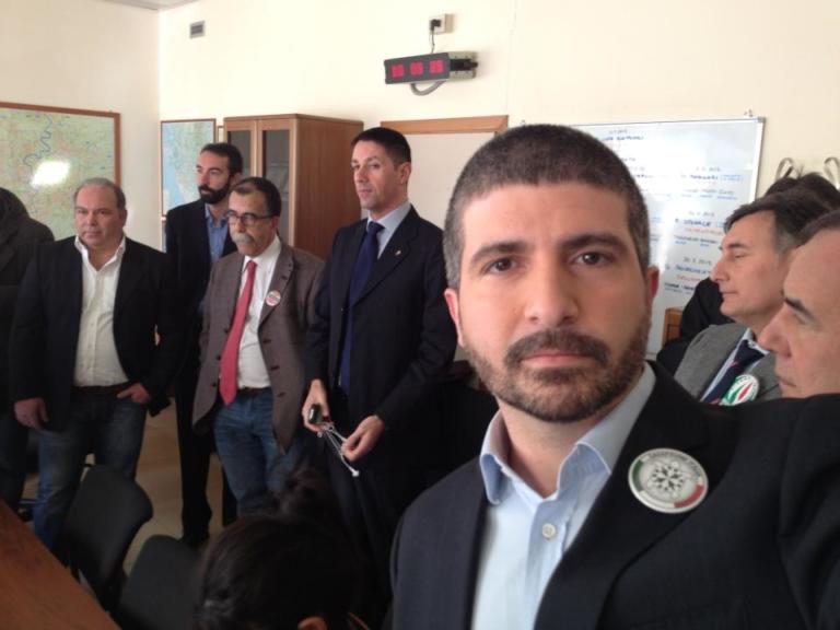 Simone Di Stefano di Casapound se la prende con la «bugia della cicogna» di Tolo Tolo