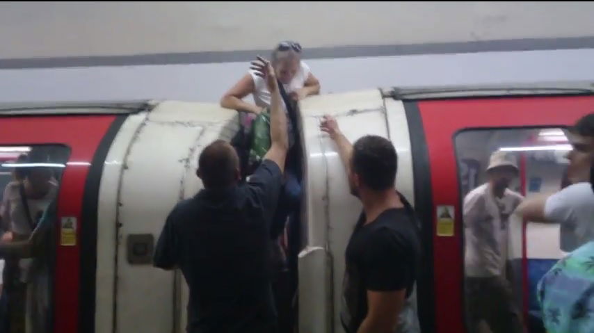 Il Video Dellincidente Nella Metropolitana Di Londra Giornalettismo