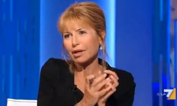 Feltri contro la Gruber: «Non ha più diritto degli altri a parlarne perché è in menopausa»