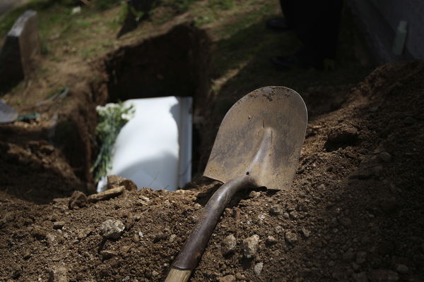 Quanto si può sopravvivere sepolti in una bara?