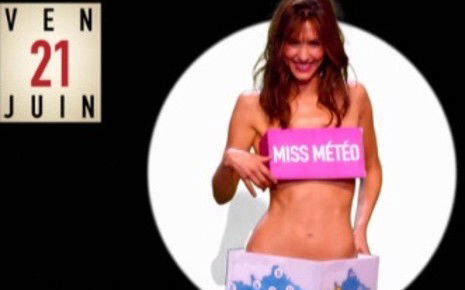 Il video di Doria Tillier che presenta il meteo nuda