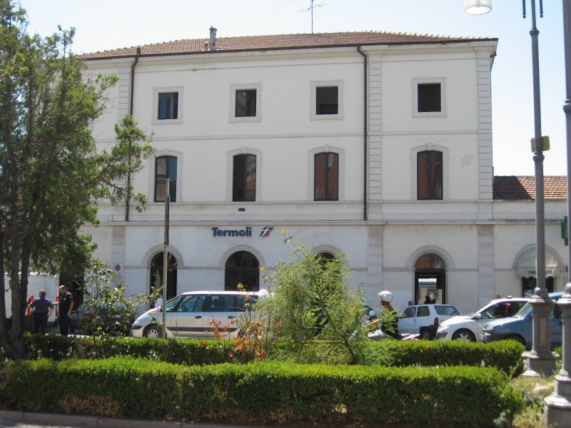 La stazione di Termoli (Wikipedia)