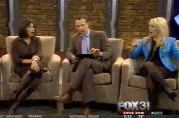 La tv che mostra per sbaglio un pene in tv invece dell’elicottero schiantato