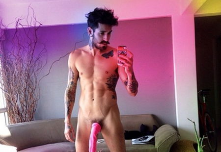 Gli uomini che «mostrano» il pene online per una giusta causa article-post