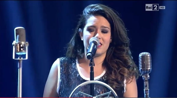 J-Ax salva la figlia di Anna Pettinelli: scoppia l’imbarazzo a The Voice
