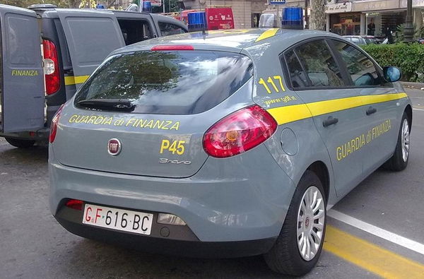 Lo “stipendio” del colonnello della Gdf: vacanze e 30mila euro al mese