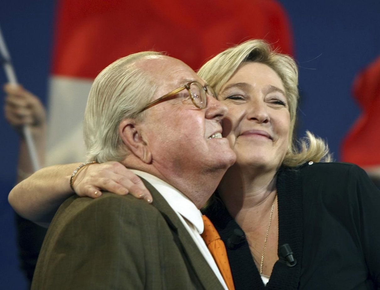 Il parricidio di Marine Le Pen article-post