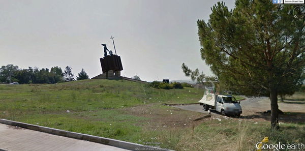 Anche Sgarbi contro il Padre Pio-robot di Benevento