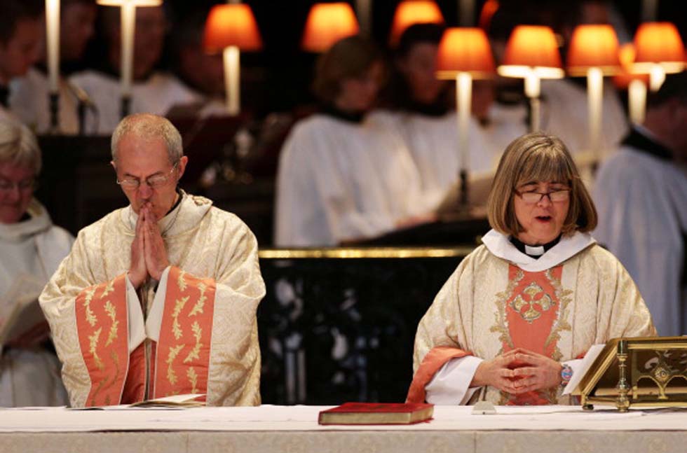 La Chiesa anglicana dà il via libera alle donne vescovo | Giornalettismo