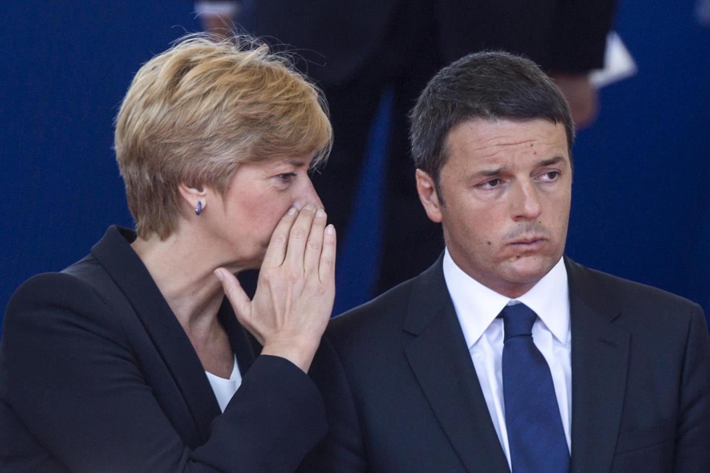 Tutta la storia dei 5 Stelle e del volo del ministro Pinotti ...