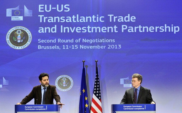 Ignacio Garcia Bercero  e  Dan Mullaney , i due capi negoziato nelle trattative del TTIP, GEORGES GOBET/AFP/Getty Images