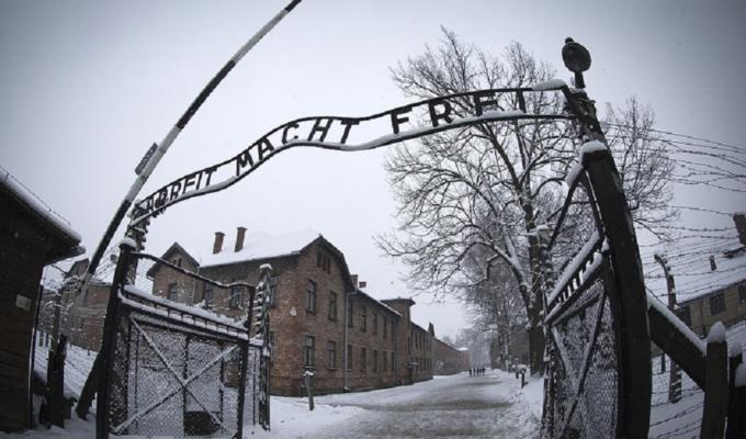 L'ingresso del campo di concentramento di Auschwitz
