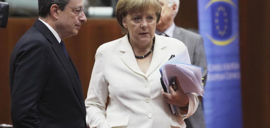 Mario Draghi, il presidente della Bce con Angela Merkel