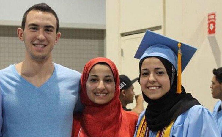 La rete si ribella alla censura della strage di Chapel Hill article-post
