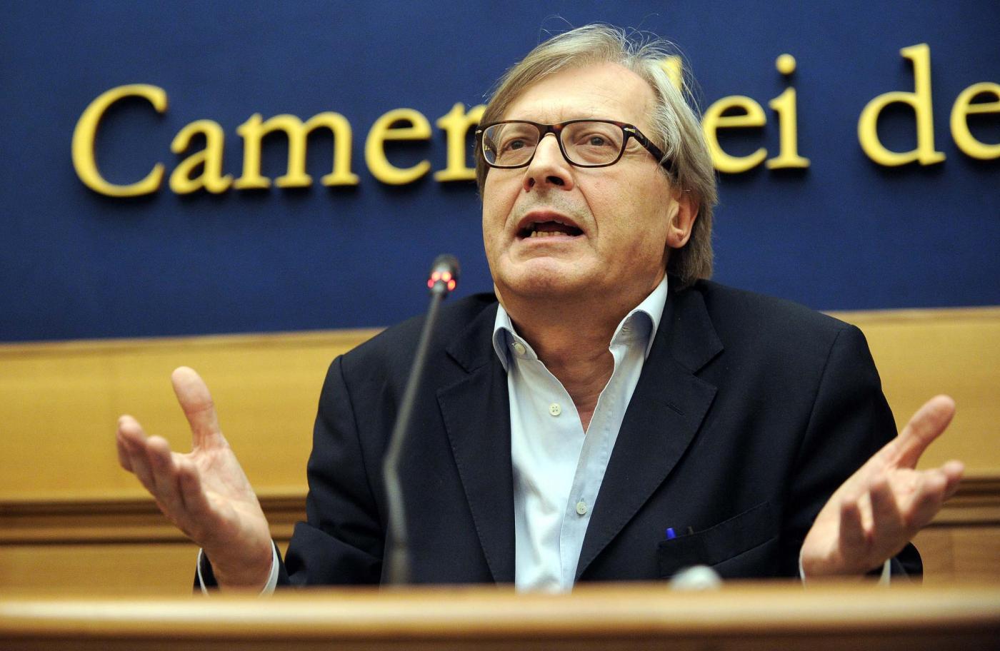 Vittorio Sgarbi Equitalia Gli Pignora Parte Del Vitalizio Giornalettismo