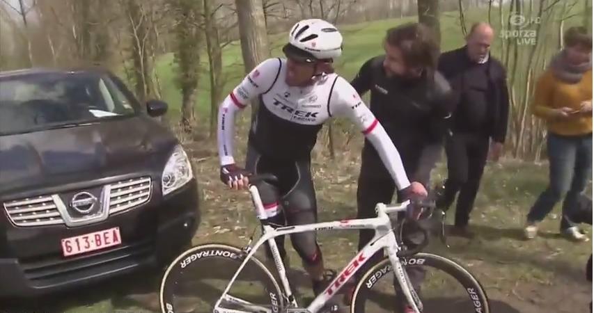 Fabian Cancellara cade al Gp E3 ad Harelbeke: frattura di due vertebre