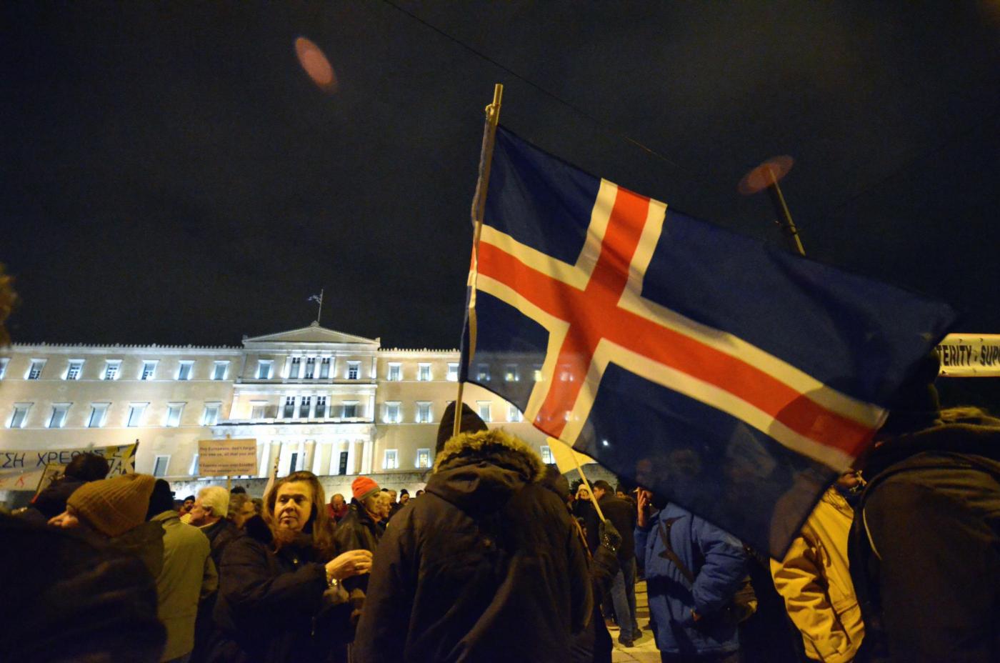 Islanda, proteste per la rinuncia all'ingresso nell'Unione Europea Giornalettismo Islanda, proteste per la rinuncia all'ingresso nell'Unione Europea Giornalettismo