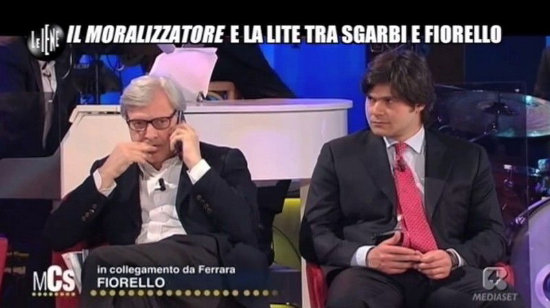 Le Iene, "il Moralizzatore" Filippo Roma contro Vittorio Sgarbi