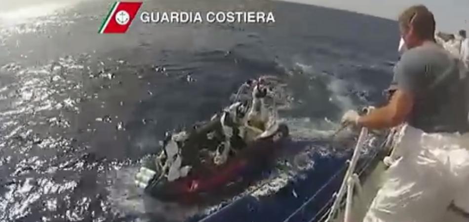 Migranti barcone Canale di Sicilia 700