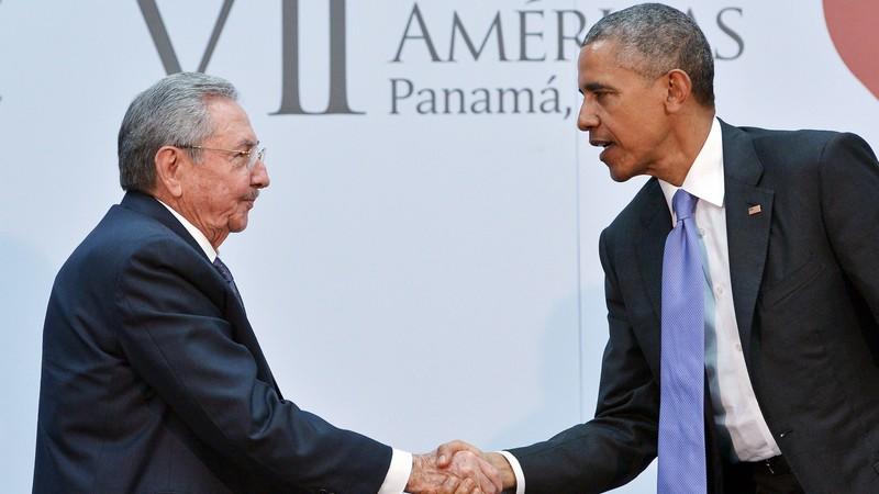 L'incontro Barack Obama-Raul Castro: «ora voltiamo pagina»