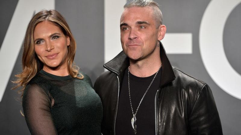 Robbie Williams e la moglie Ayda Field denunciati per molestie sessuali
