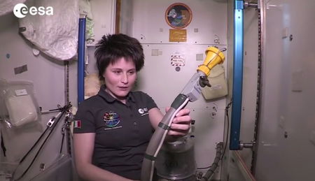 Il video in cui Samantha Cristoforetti ci spiega come va in bagno article-post