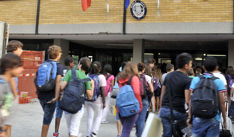 aggredita scuola crocifisso