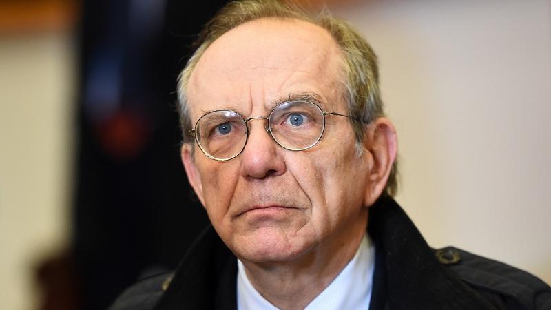 Pensioni, Padoan: «dal 2016 assegni più alti dal 10 al 40 per cento della rivalutazione persa»