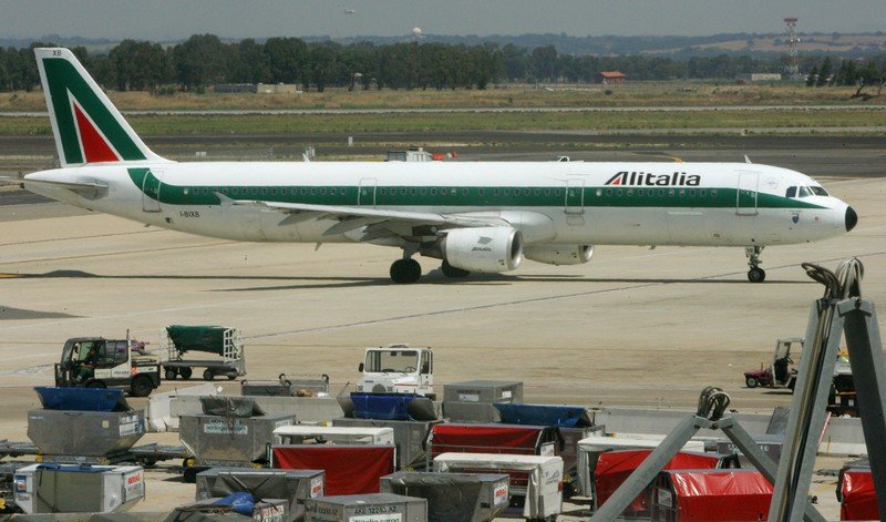 Un Airbus Alitalia con lo schema del periodo 1969-2005 (ANDREAS SOLARO/AFP/Getty Images)