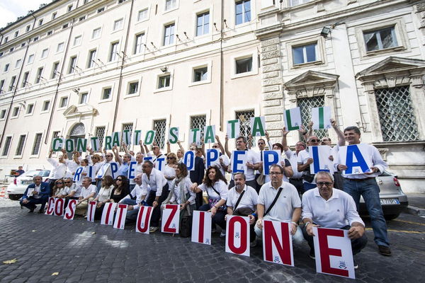 Consulta: «Stipendi statali, blocco illegittimo (ma non per il passato)»