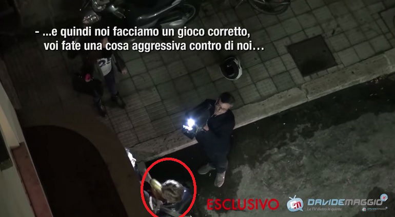 tapiro flavio insinna striscia la notizia video
