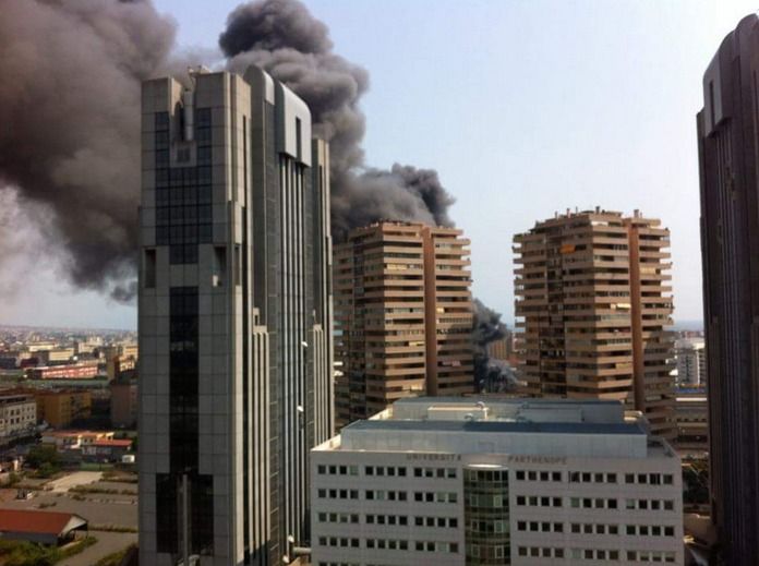 Incendio A Napoli Gianturco, Capannoni Di Articoli Cinesi In Fiamme ...