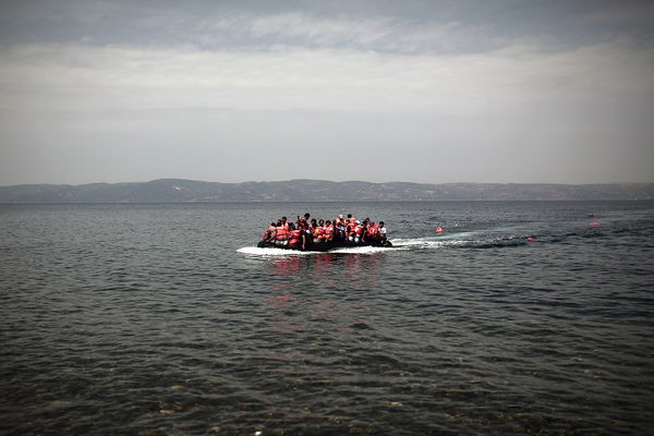 Perchè i migranti non prendono gli aerei e rischiano la vita sui barconi