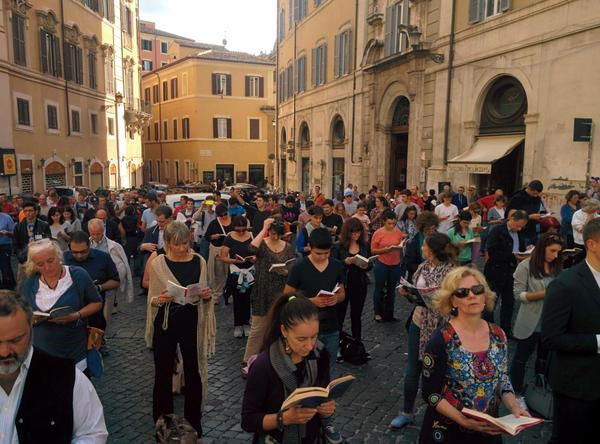 sentinelle in piedi roma