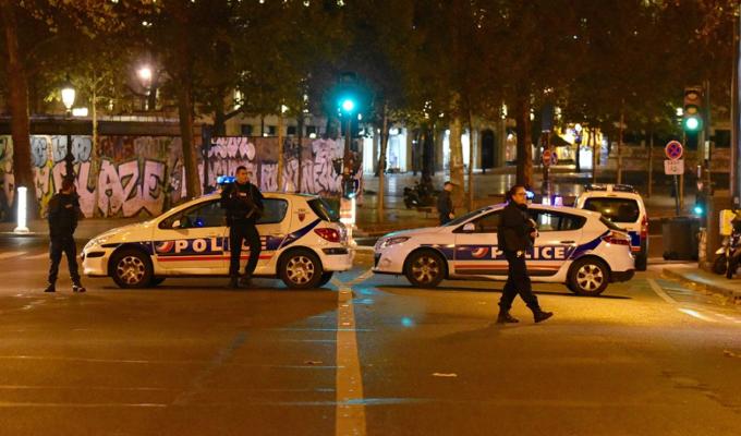 parigi sotto attacco