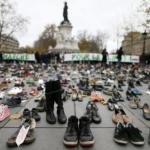 Le scarpe in piazza a Parigi