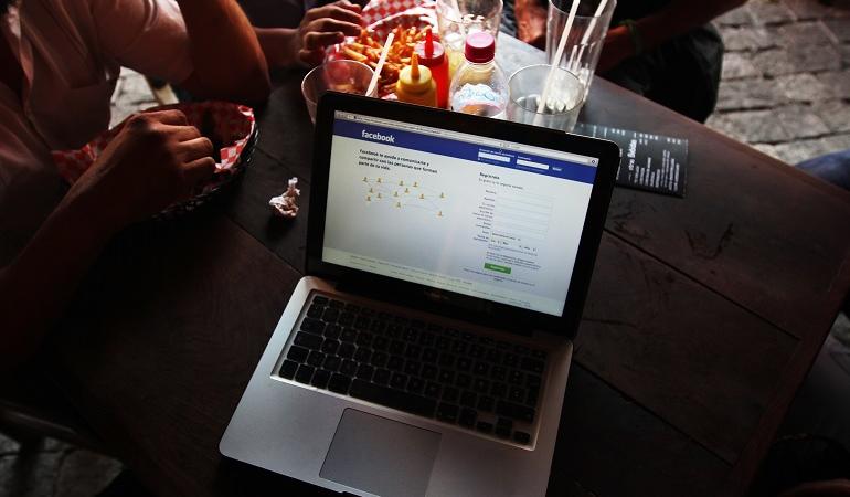 christimas tree facebook virus