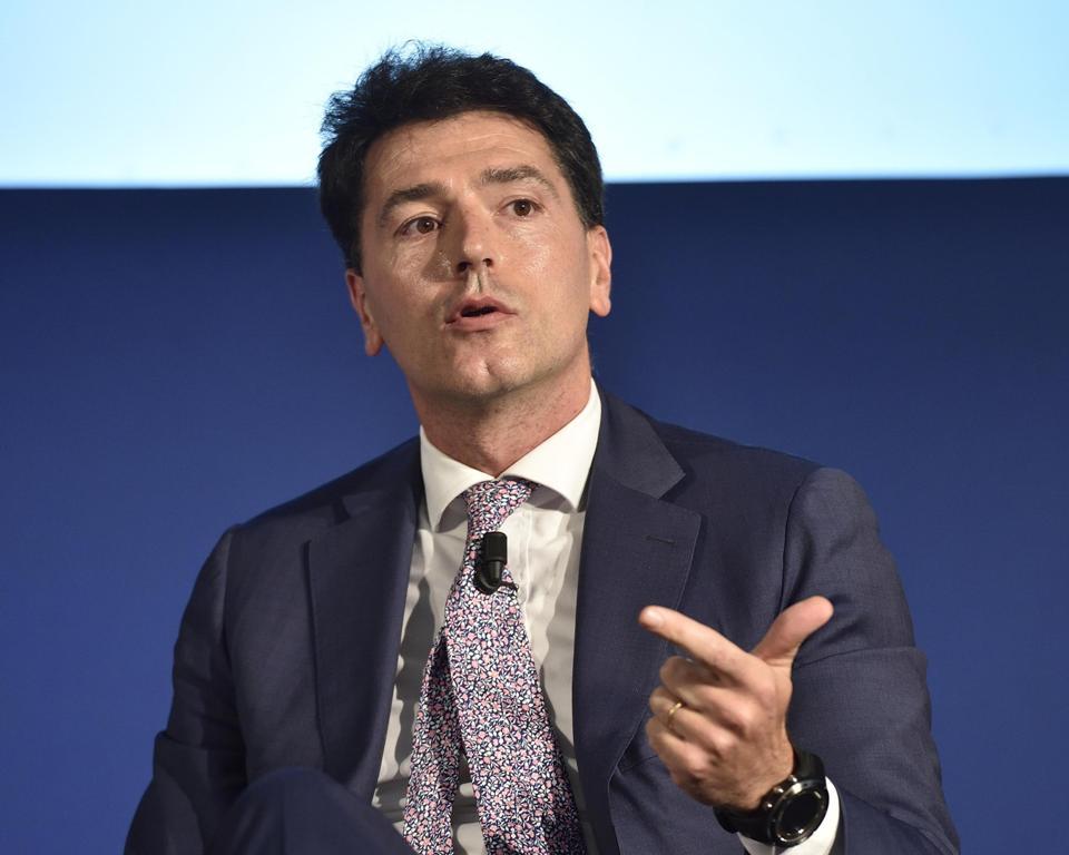 Davide Serra Querela Il Movimento Cinque Stelle Per La Mozione Di 