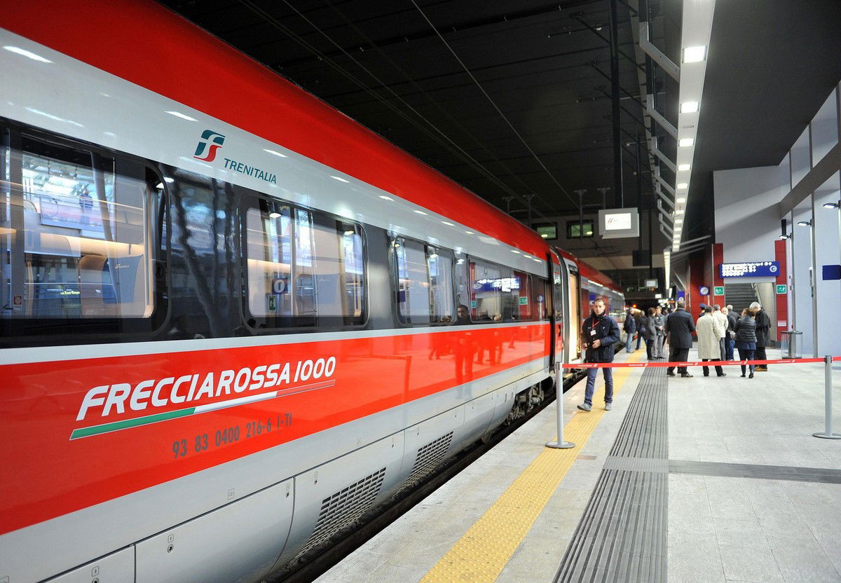 Frecciarossa FirenzeRoma interruzione 2 dicembre 2015 cosa c'è da sapere Giornalettismo Frecciarossa FirenzeRoma interruzione 2 dicembre 2015 cosa c'è da sapere Giornalettismo