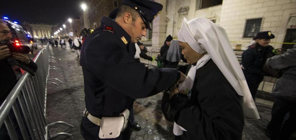 Roma: Si Fingevano Poliziotti Per Rubare Ma Erano Senza Fissa Dimora ...