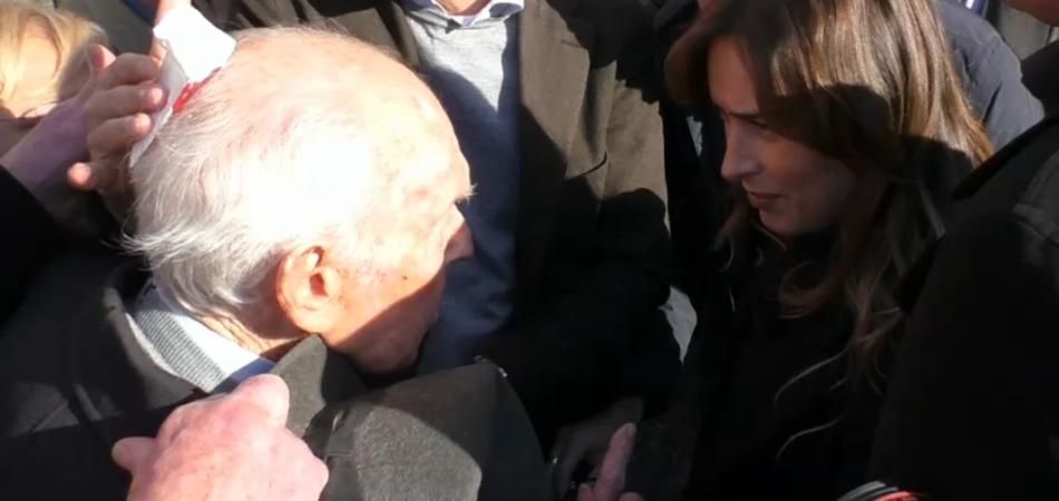 Il ministro Boschi soccorre anziano ferito