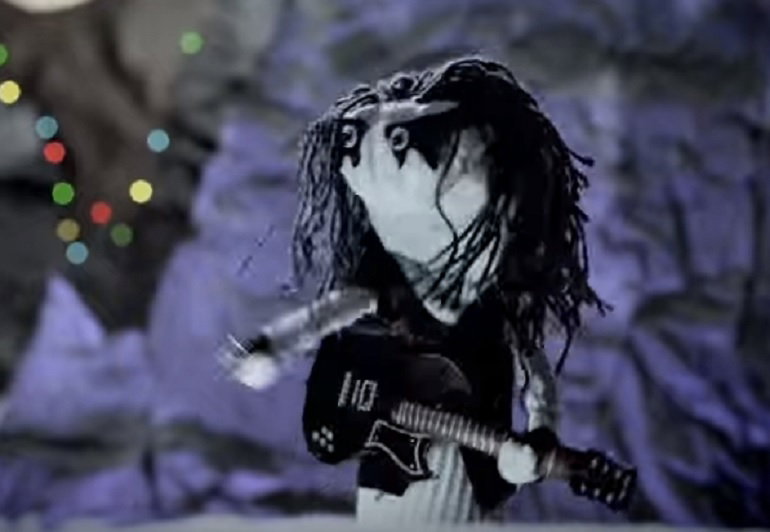 La canzone di Natale metal che ti farà ridere per tutte le feste article-post