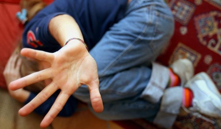 pedofilo drogava ragazzini