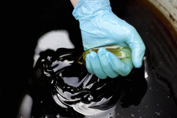 Un litro di petrolio costa meno dell’acqua comprata al supermercato