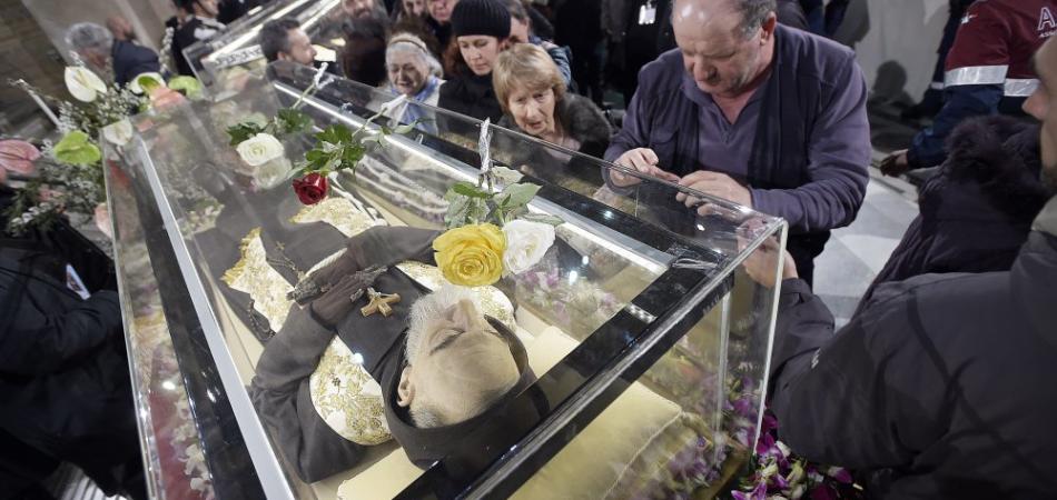 padre pio roma selfie entusiasmo