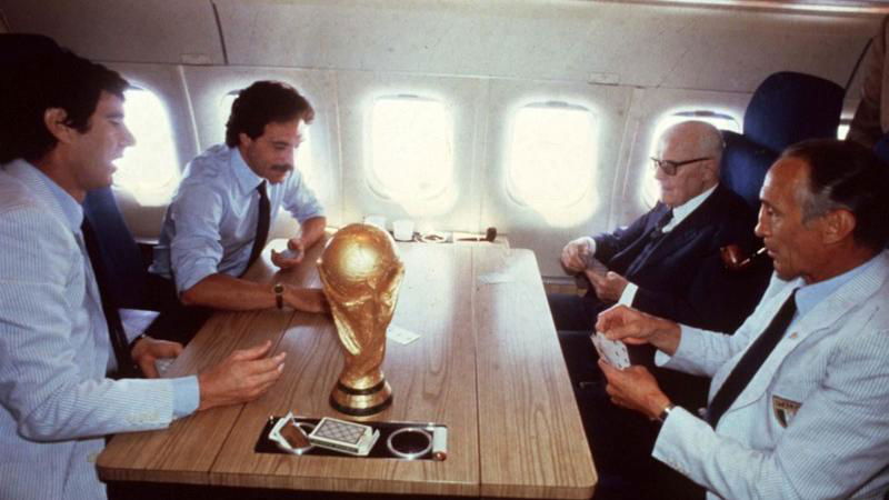 Pertini partita a scopa