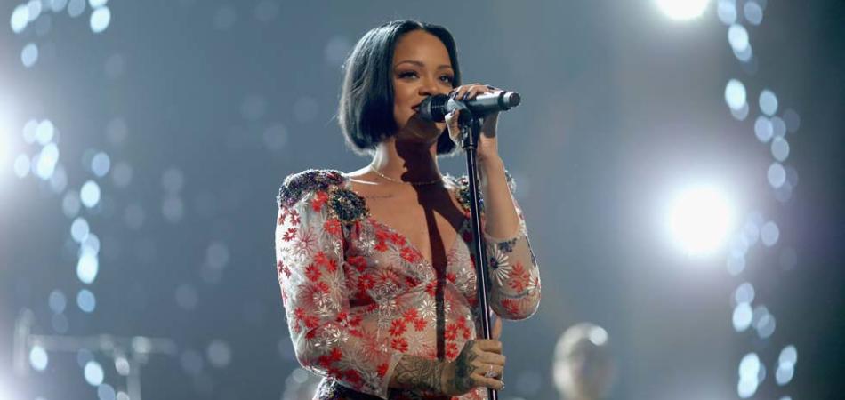 rihanna-grammy 2016 crisi di nervi